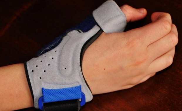 Qué es y cómo tratamos la Tendinitis de De Quervain